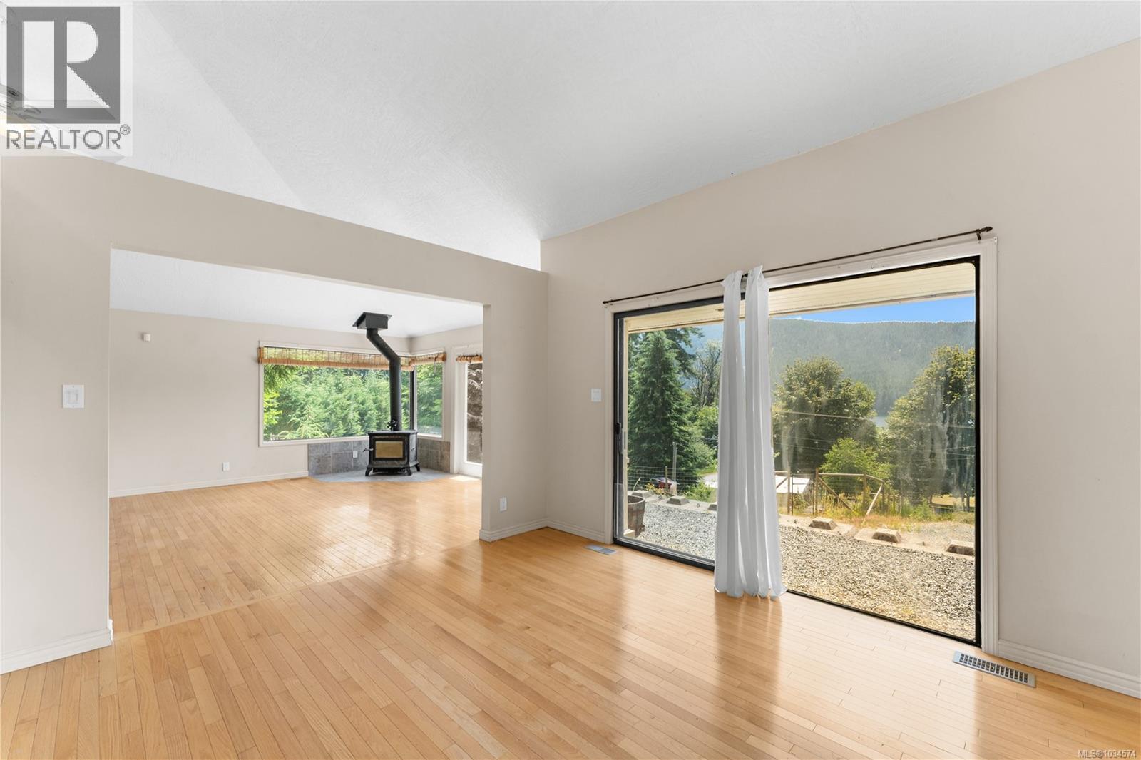 9871 Youbou Rd - 12