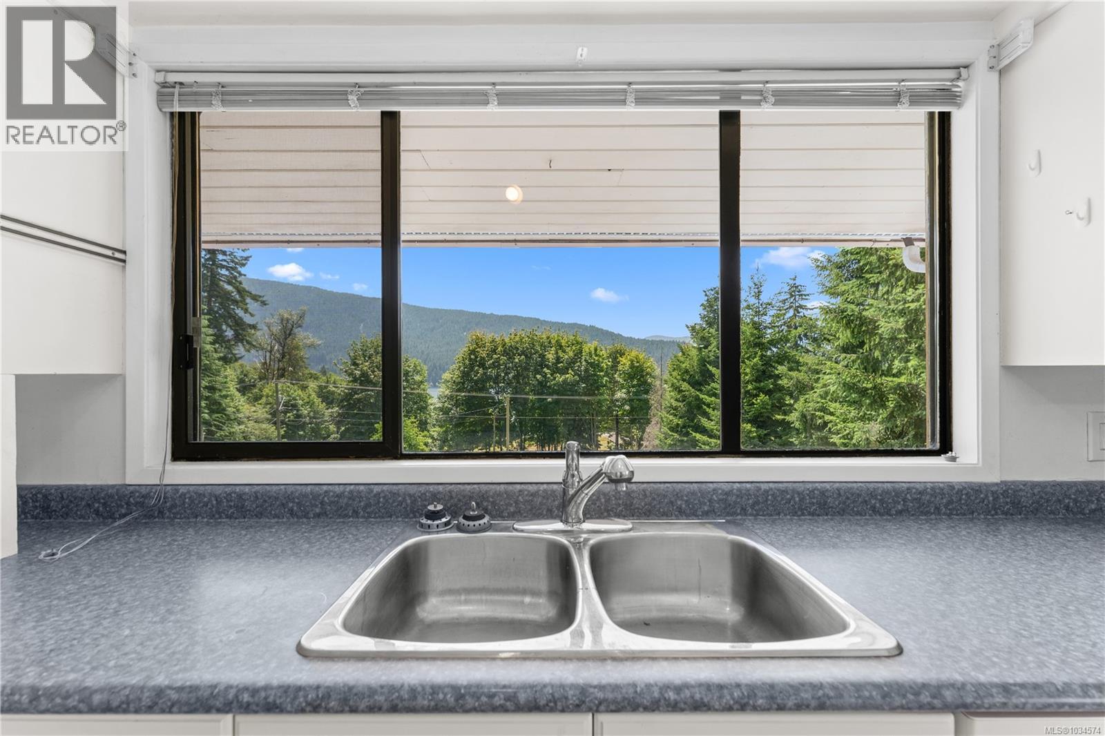 9871 Youbou Rd - 10