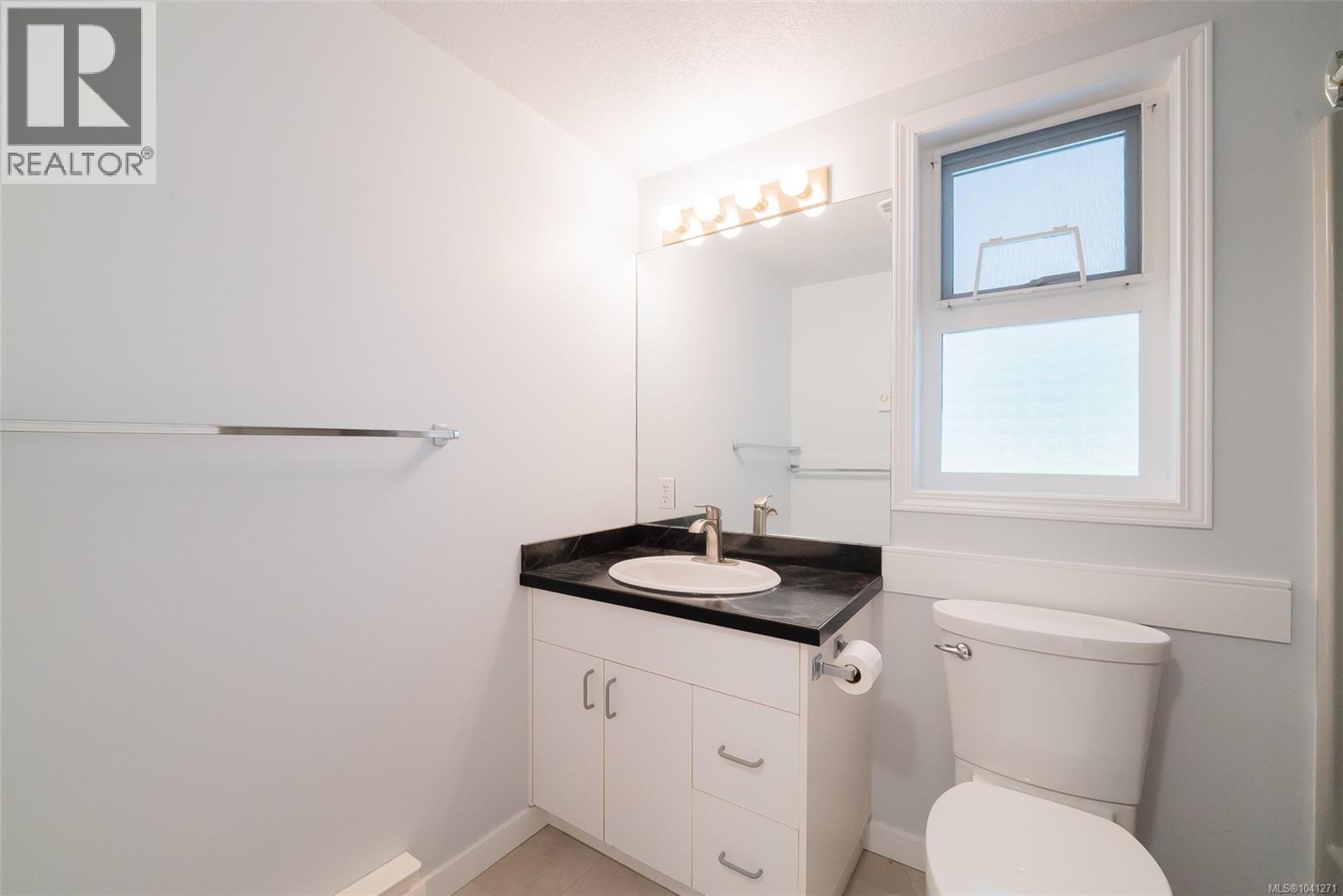 875 Brookfield Dr, Nanaimo