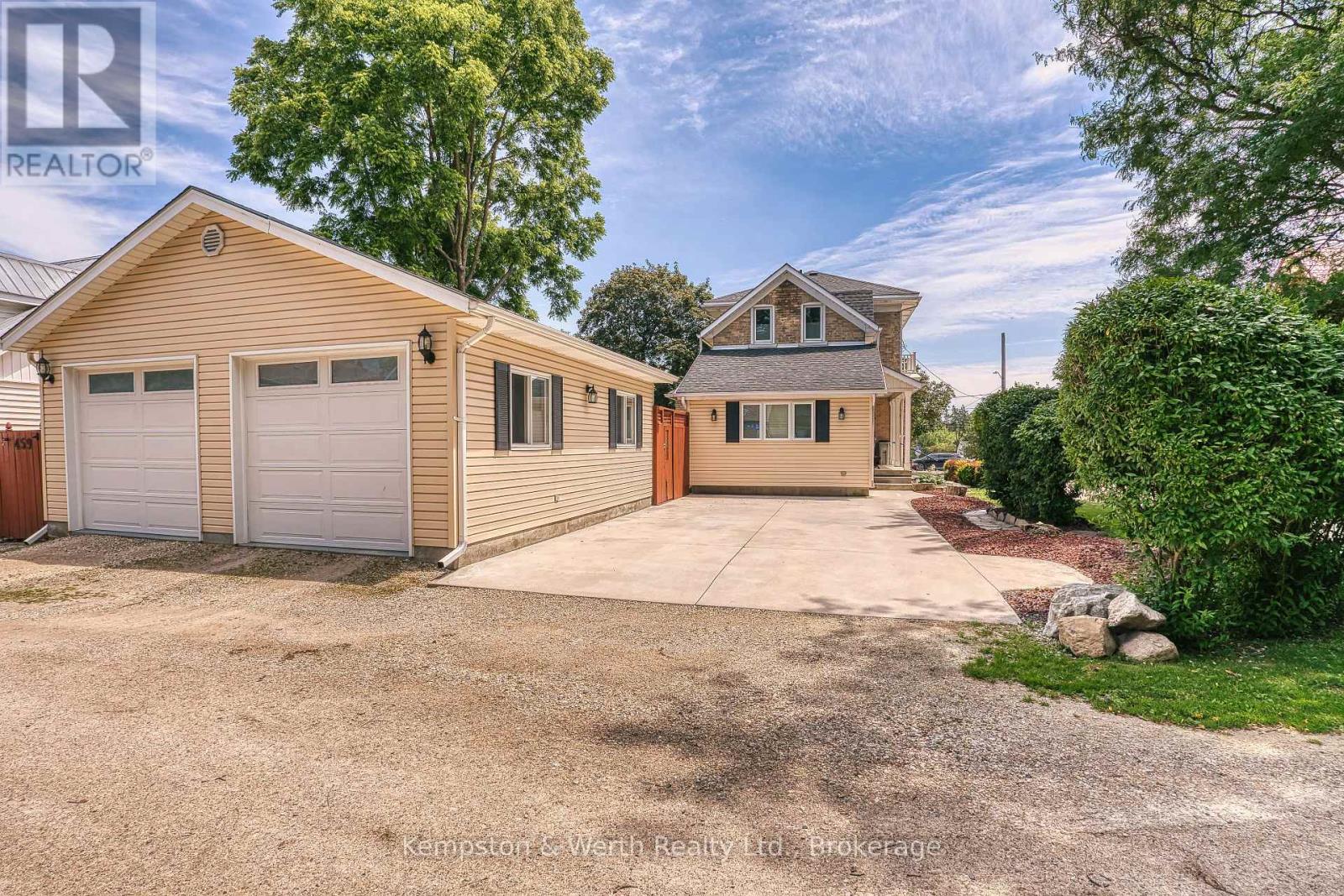 459 WALLACE AVENUE N - 11
