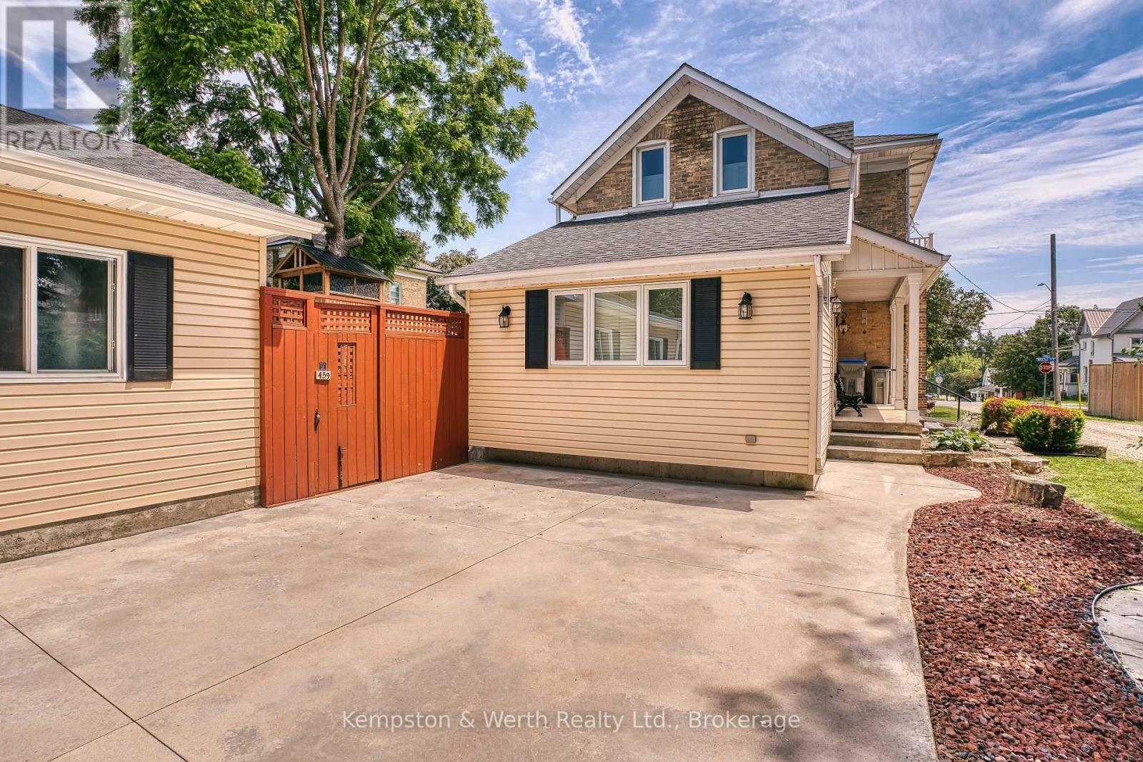 459 WALLACE AVENUE N - 13