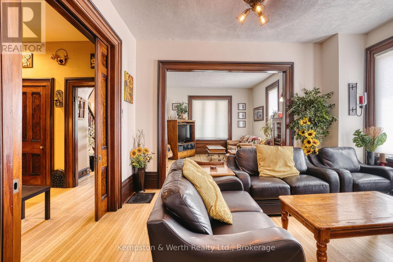 459 WALLACE AVENUE N - 25