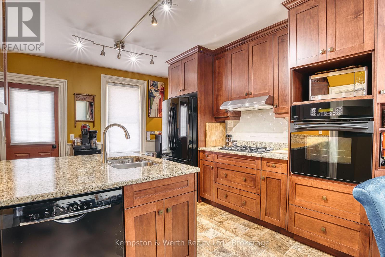 459 WALLACE AVENUE N - 29