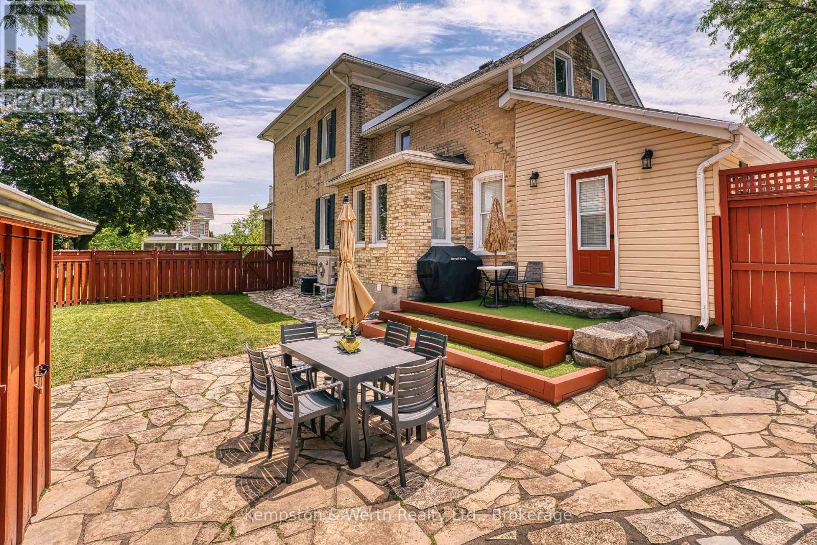 459 WALLACE AVENUE N - 8