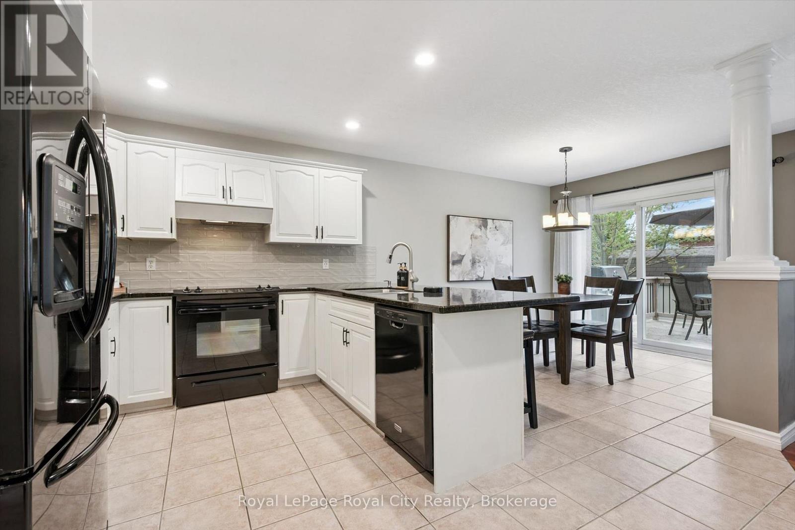 17 CARROLL CRESCENT - 11