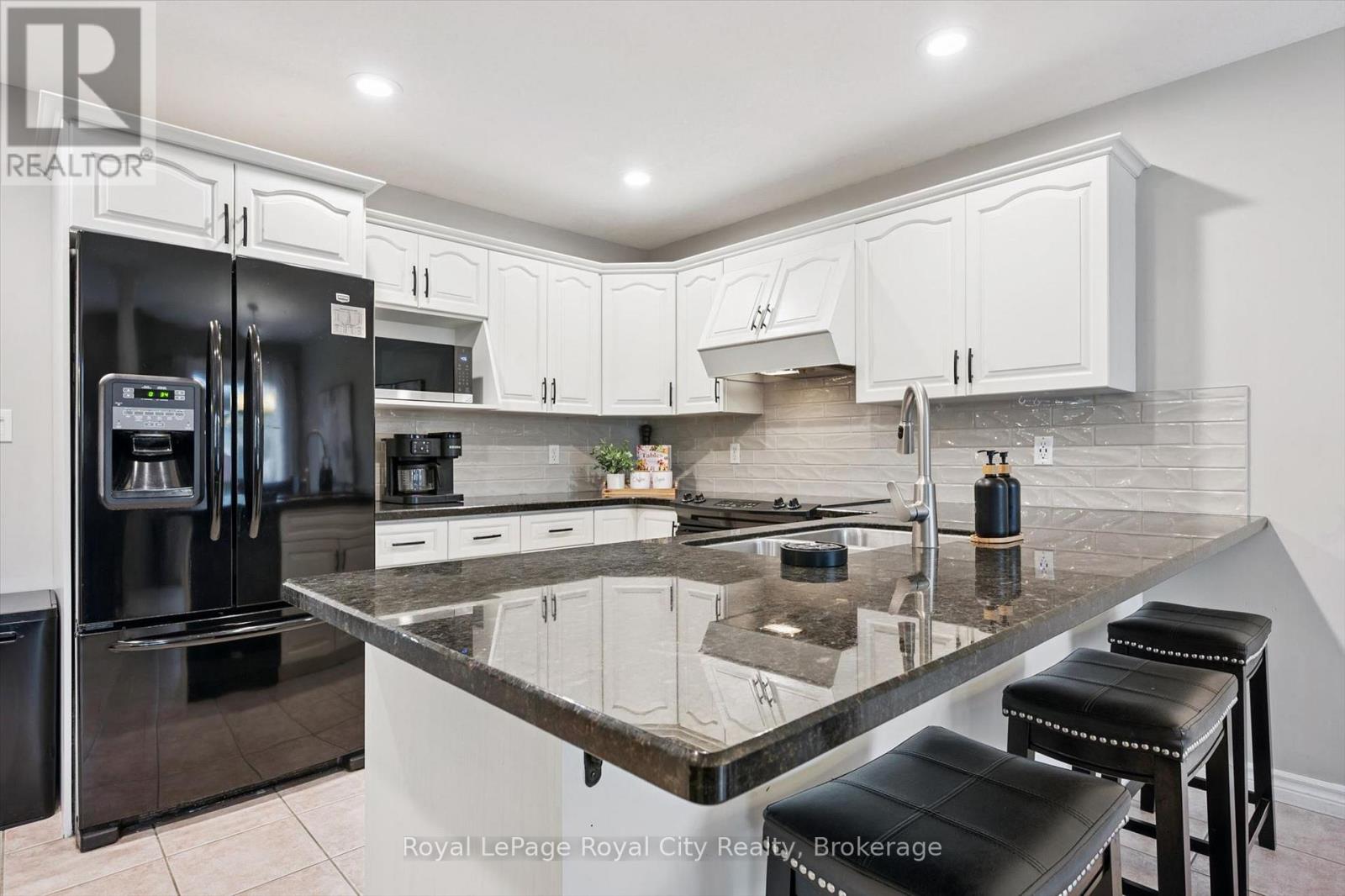 17 CARROLL CRESCENT - 12