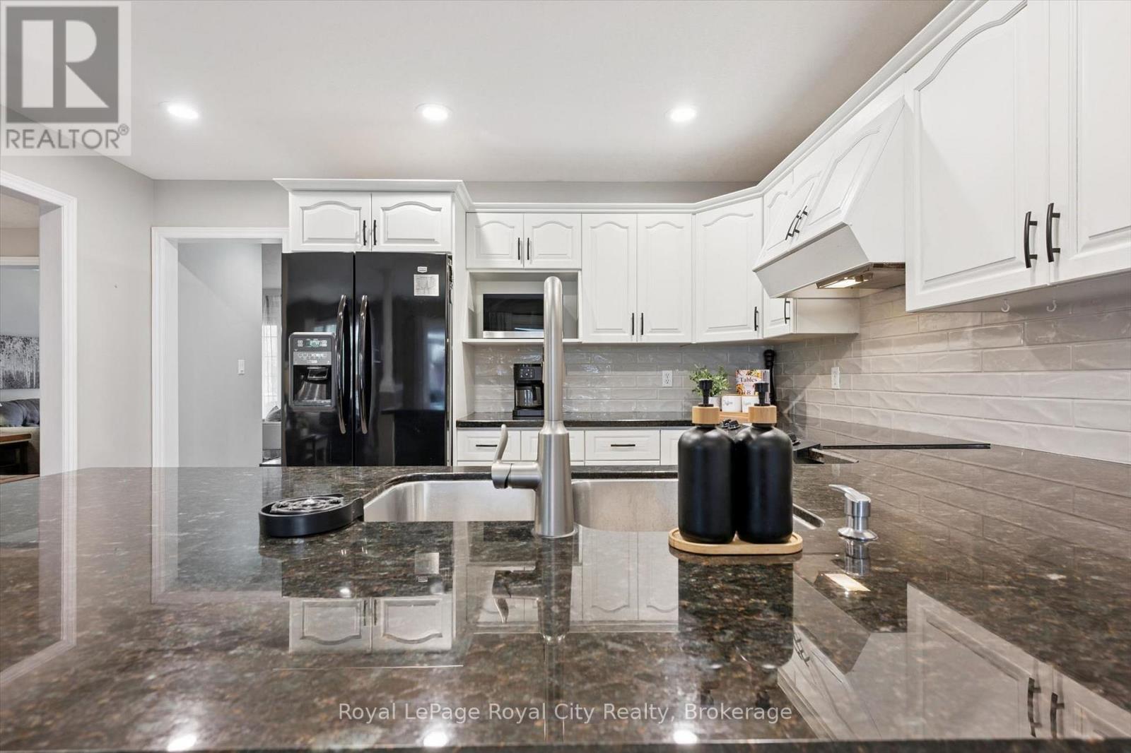 17 CARROLL CRESCENT - 15