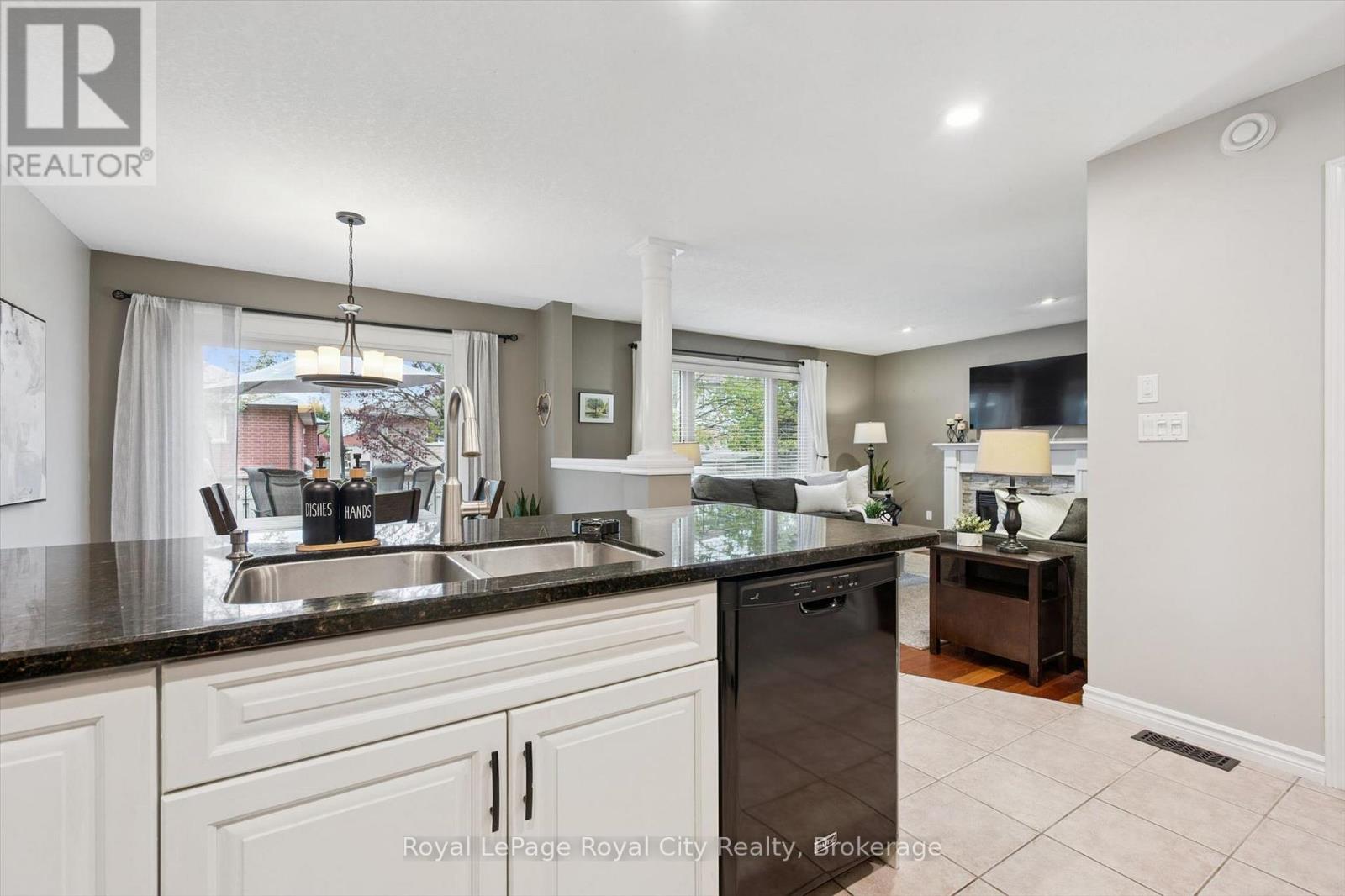 17 CARROLL CRESCENT - 16