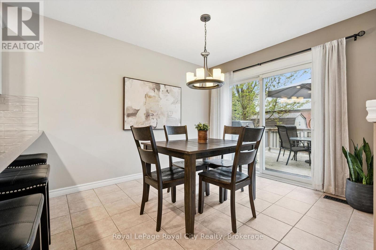 17 CARROLL CRESCENT - 17