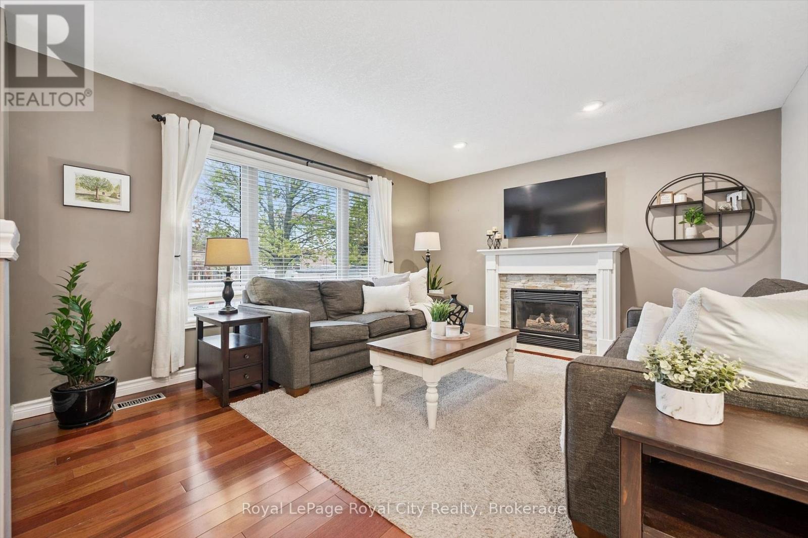 17 CARROLL CRESCENT - 19