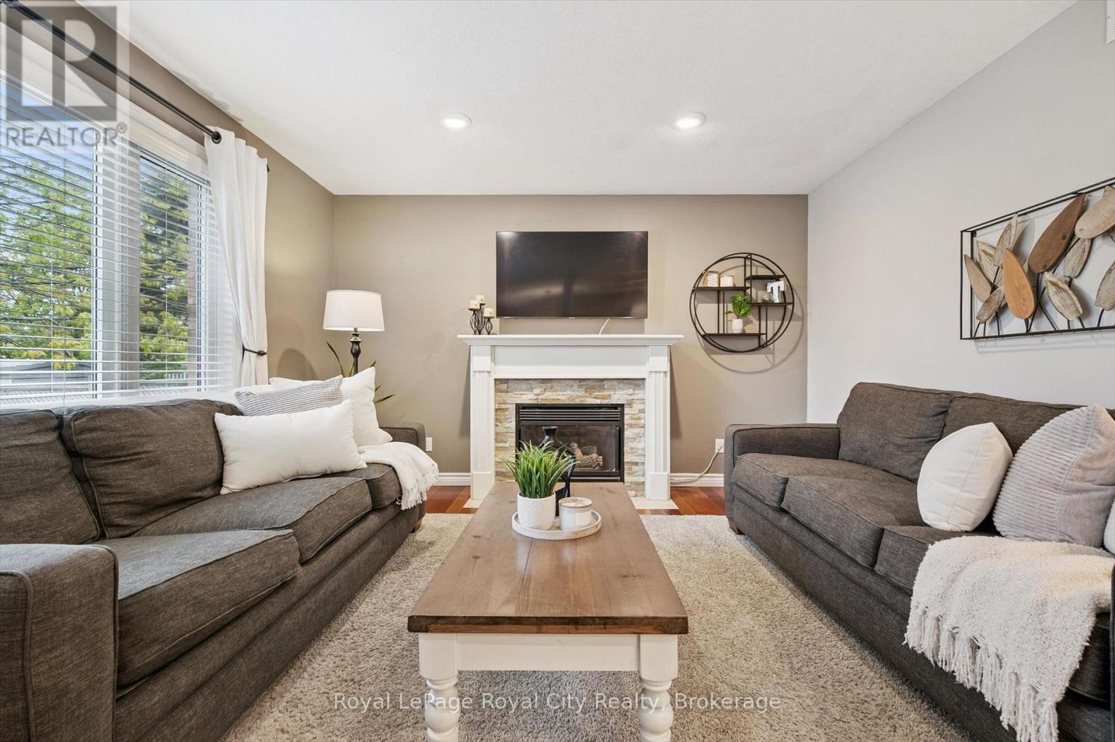 17 CARROLL CRESCENT - 20