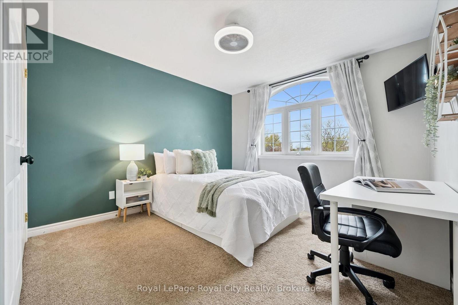 17 CARROLL CRESCENT - 28