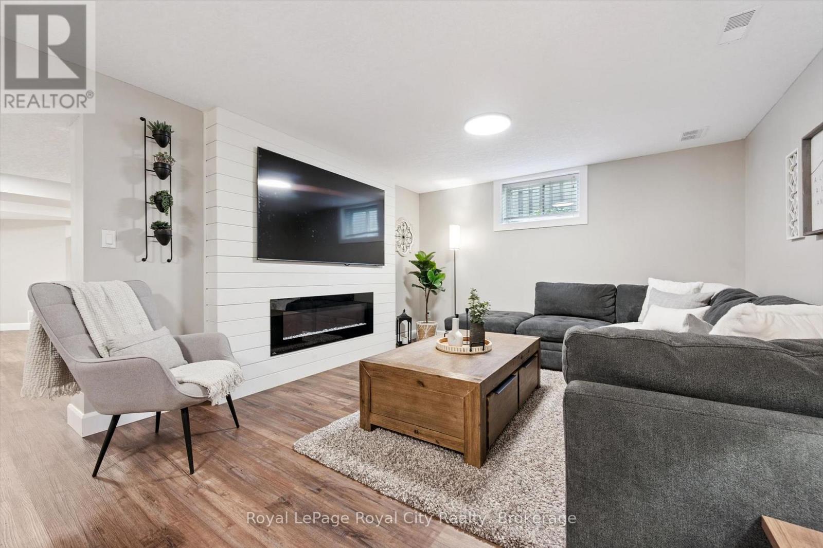 17 CARROLL CRESCENT - 31