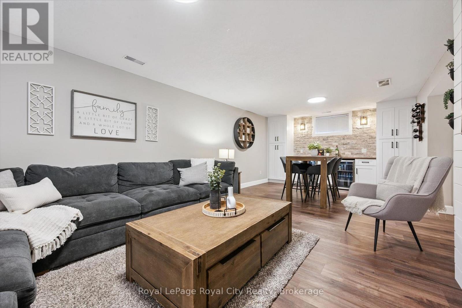 17 CARROLL CRESCENT - 33
