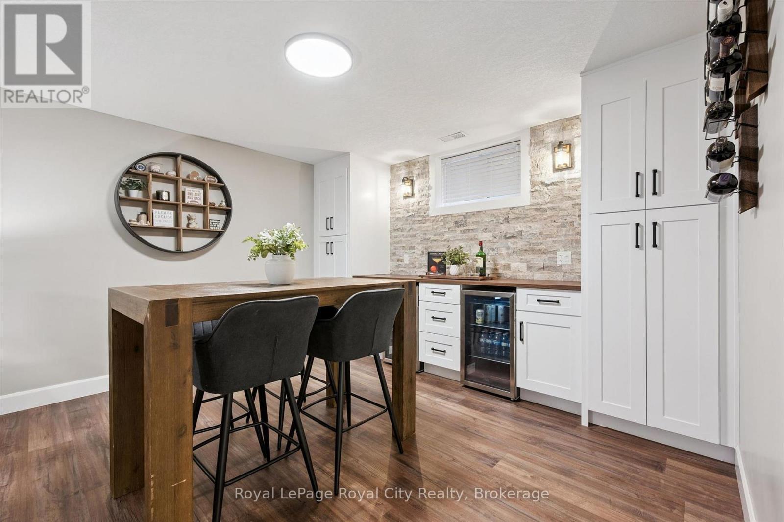 17 CARROLL CRESCENT - 34