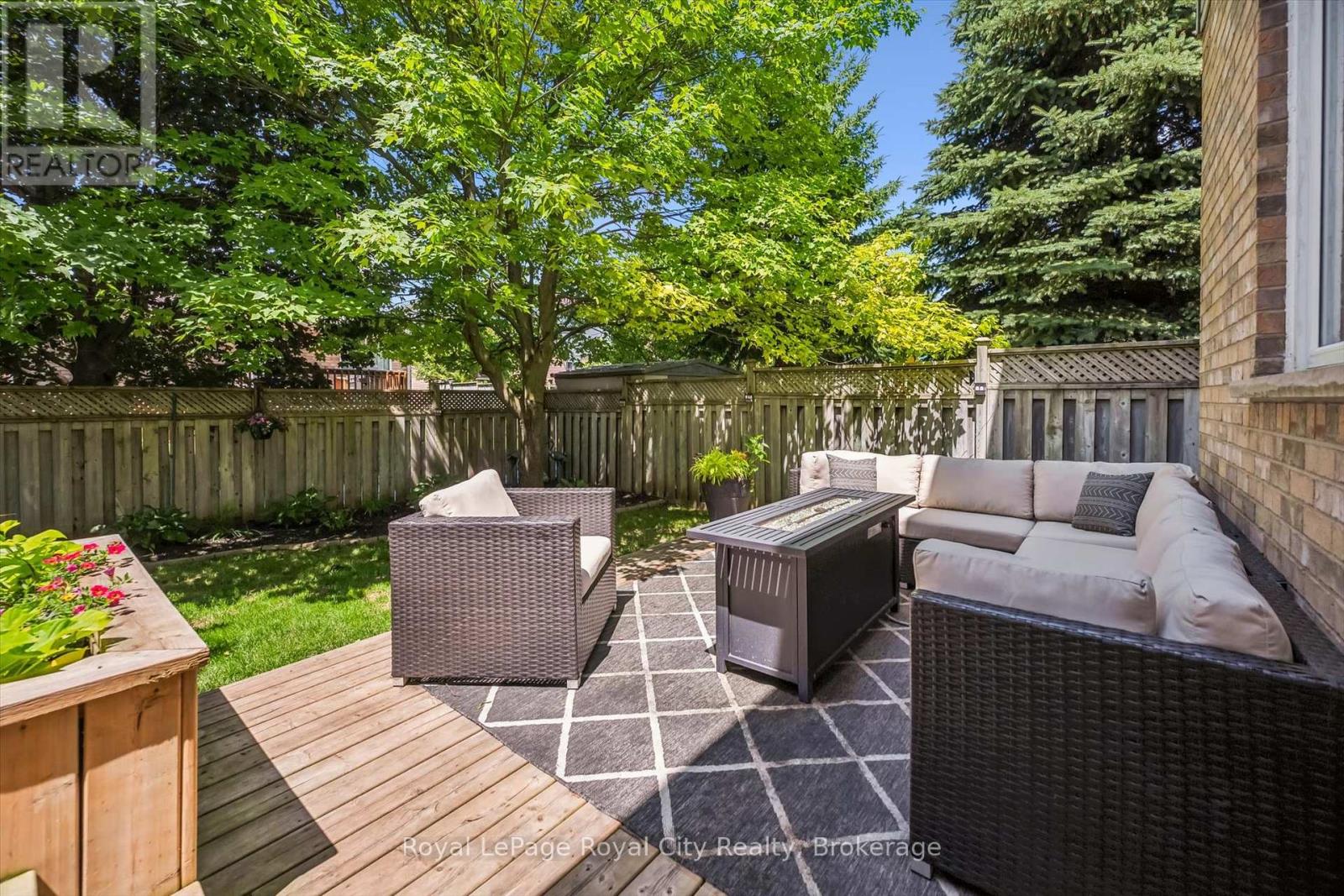 17 CARROLL CRESCENT - 40