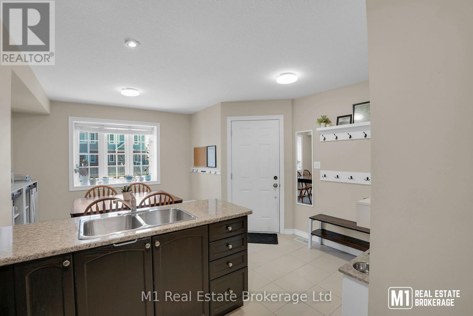 #46B 15 CARERE CRESCENT - 12