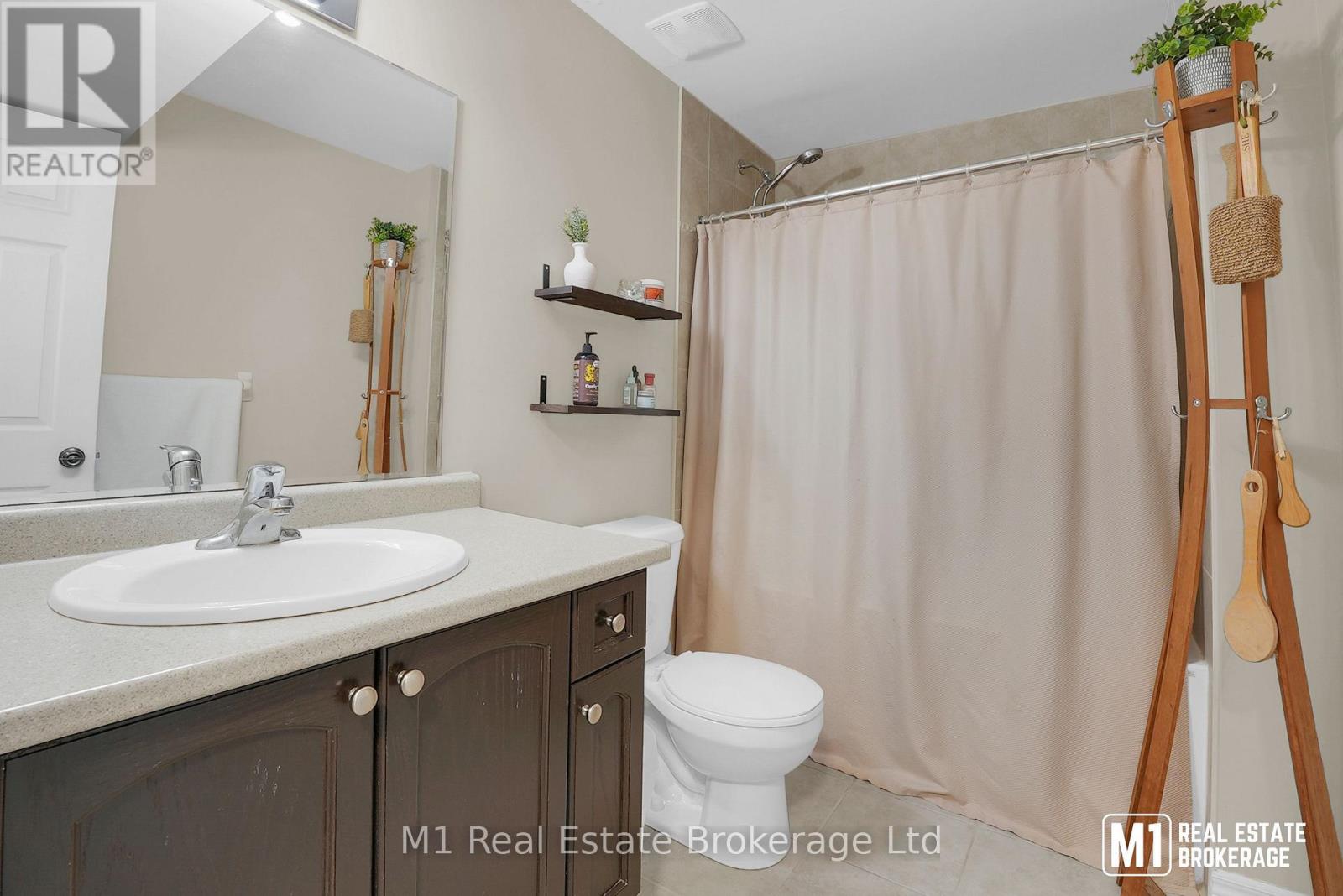 #46B 15 CARERE CRESCENT - 20