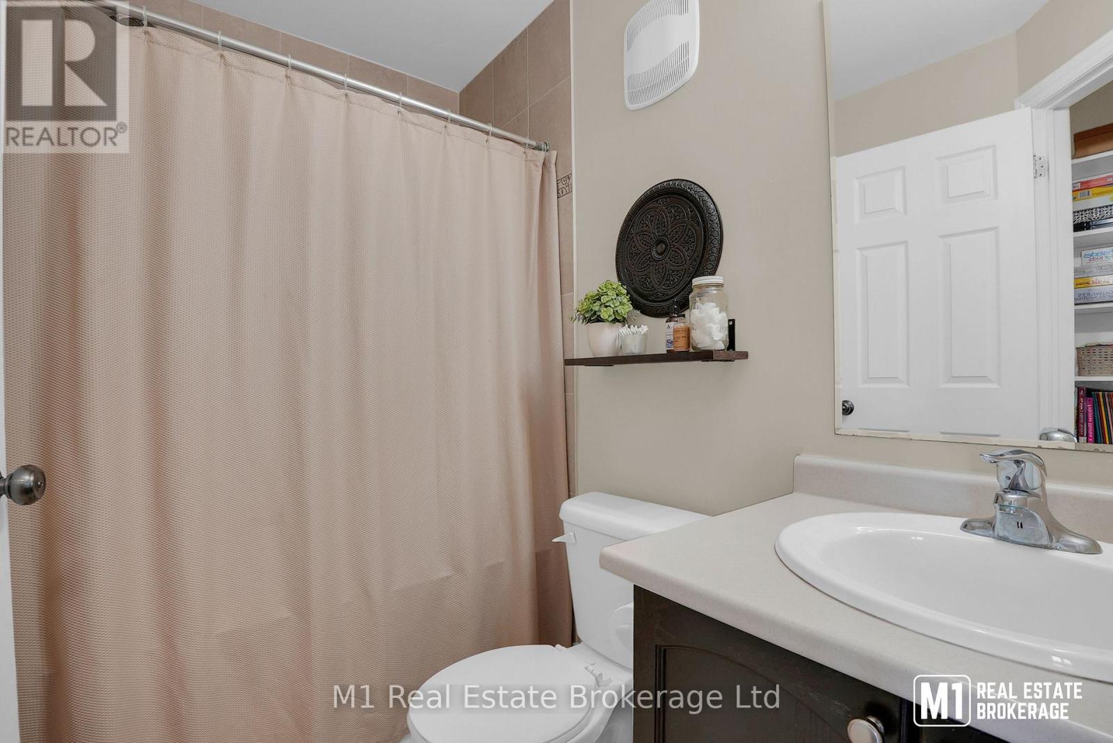 #46B 15 CARERE CRESCENT - 27