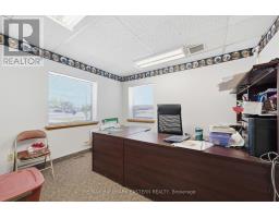 385 Lansdowne Street E, Peterborough, ON K9L2A3 Photo 9