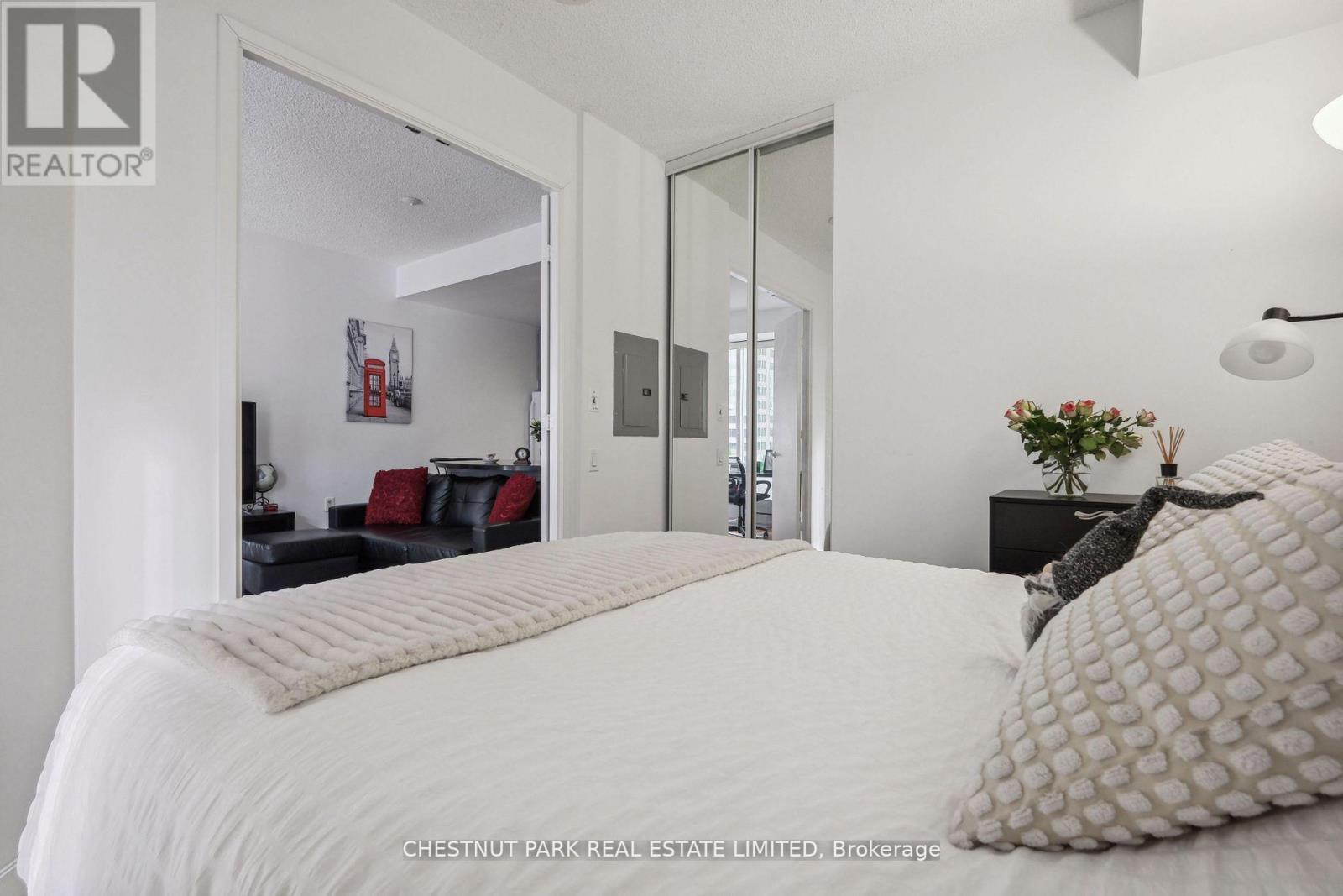 #1014 85 BLOOR STREET E - 12