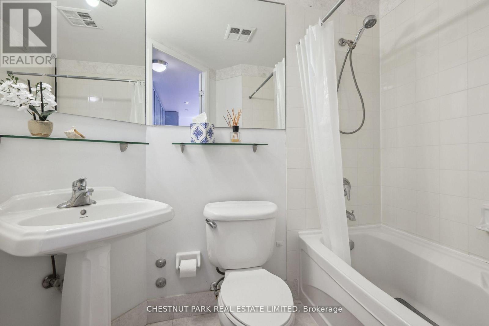 #1014 85 BLOOR STREET E - 18