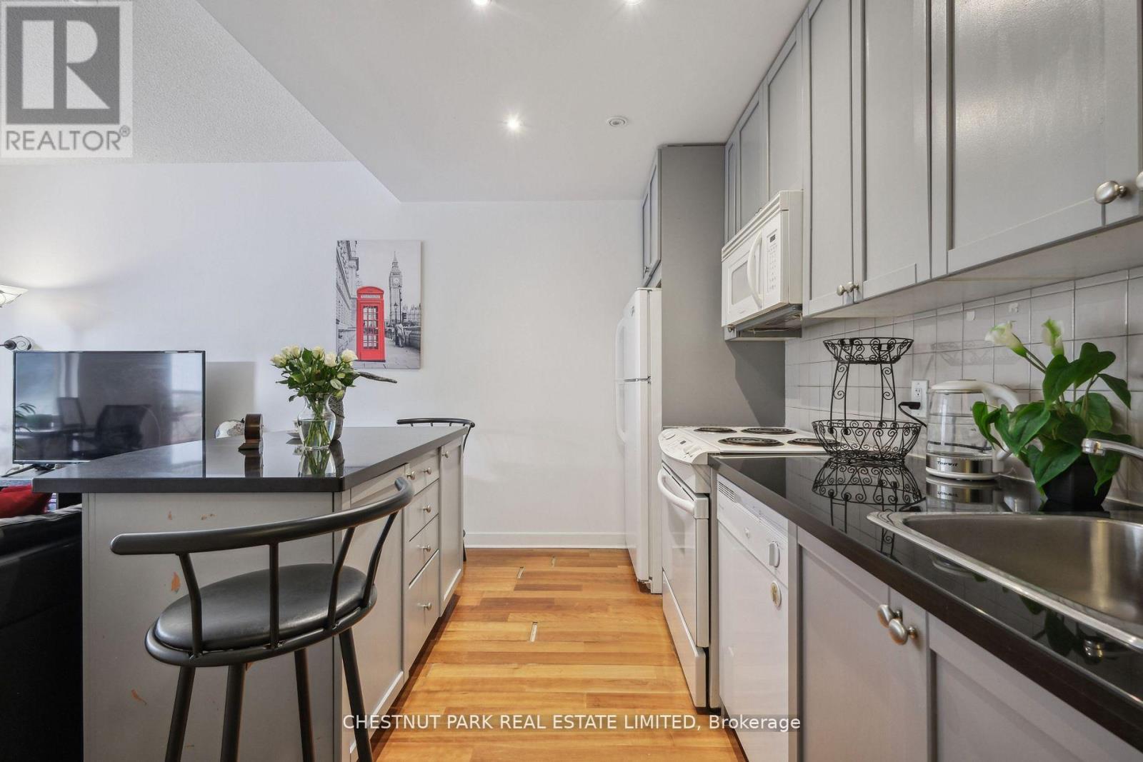 #1014 85 BLOOR STREET E - 21