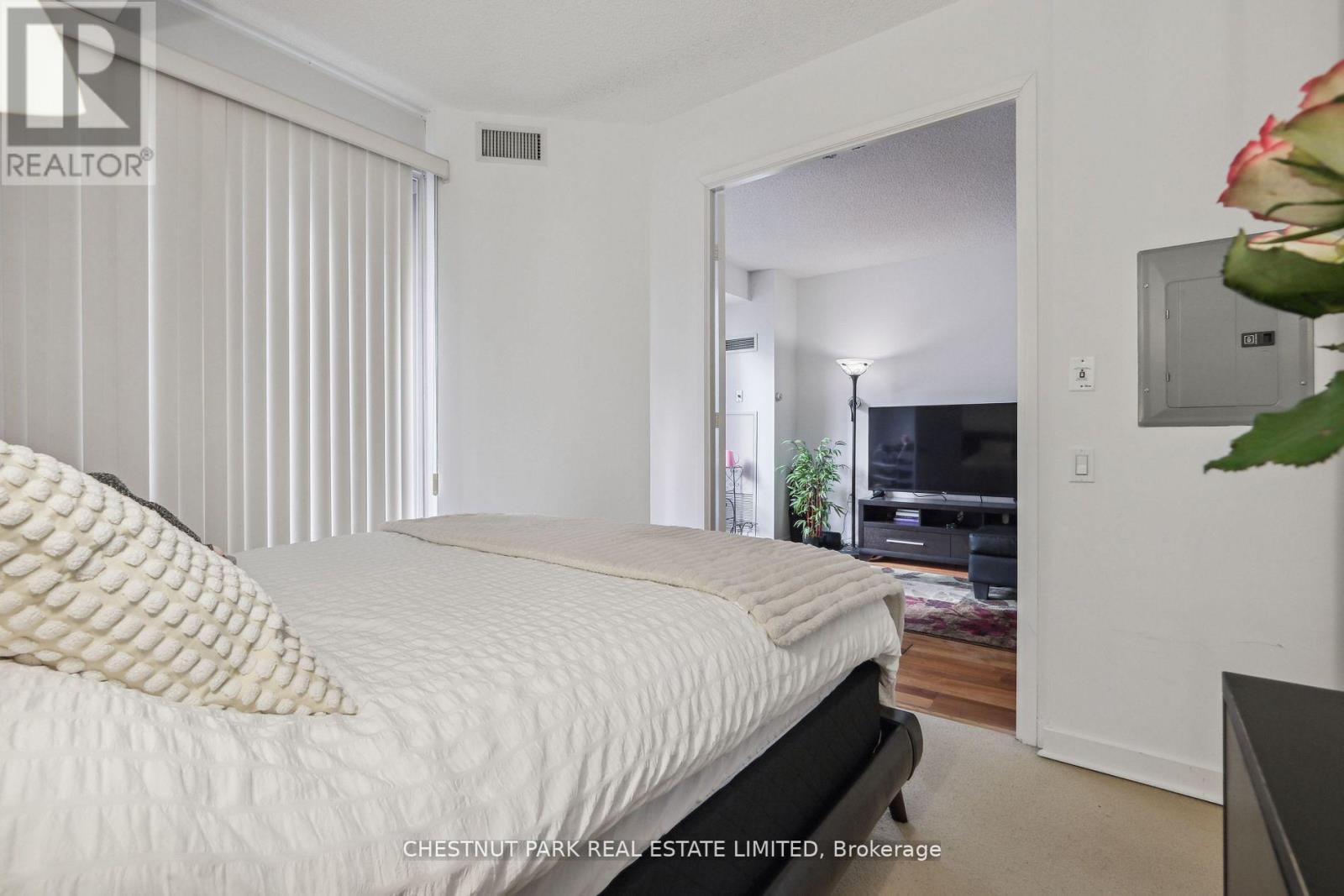 #1014 85 BLOOR STREET E - 22