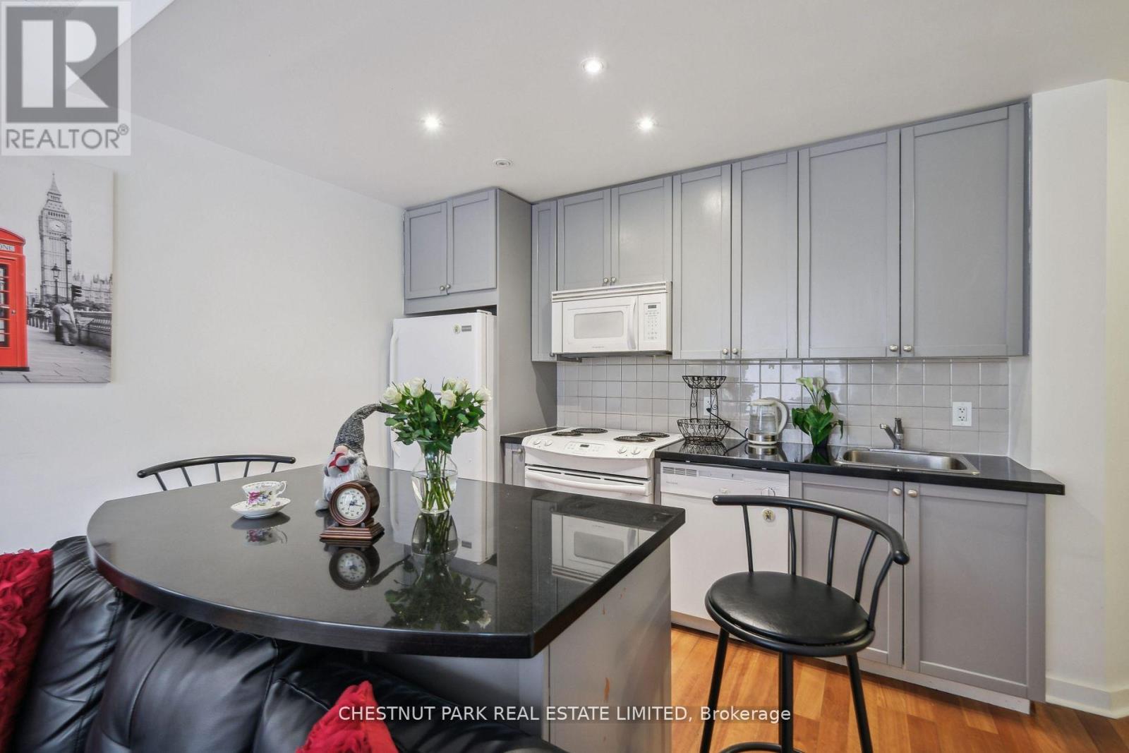 #1014 85 BLOOR STREET E - 24