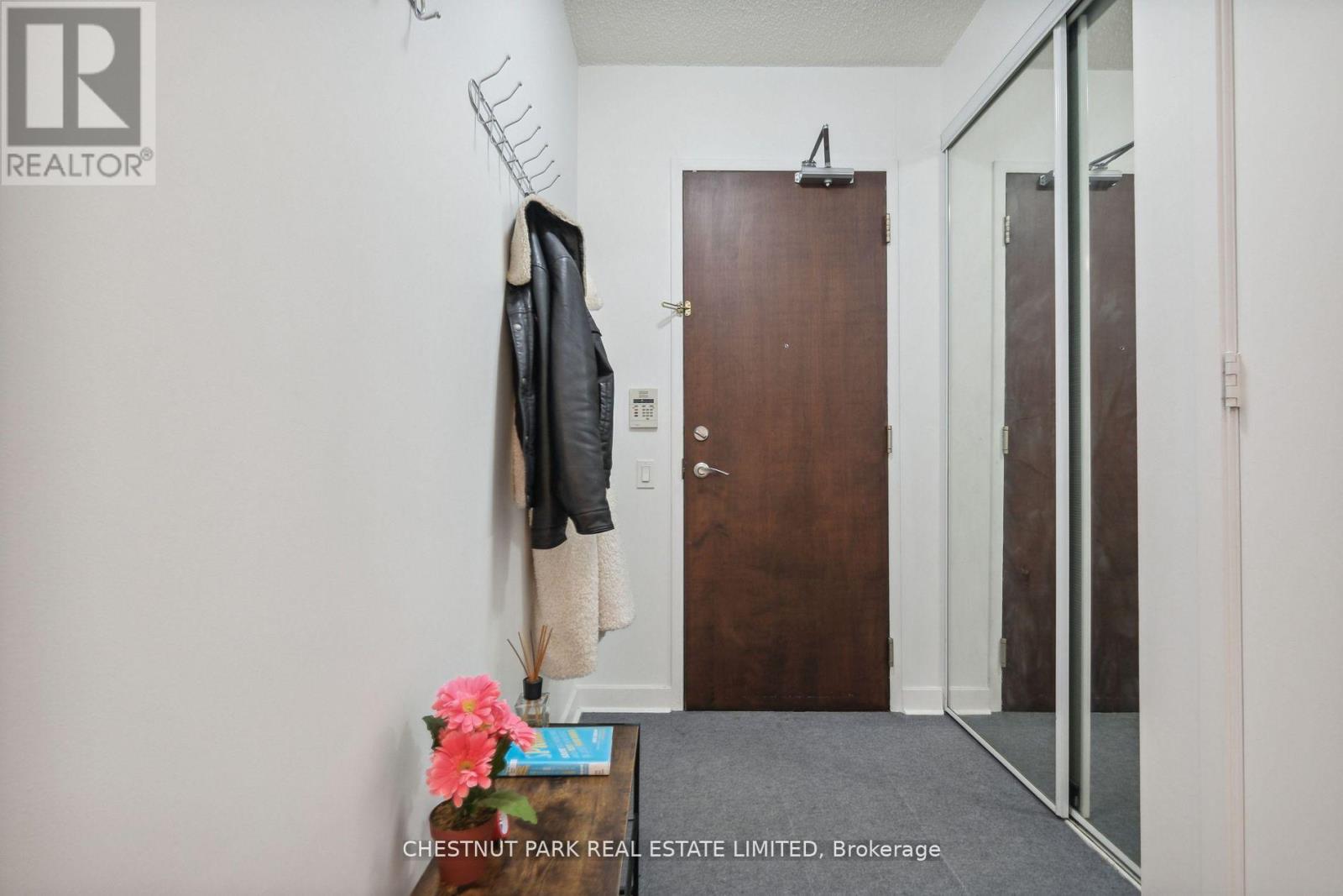 #1014 85 BLOOR STREET E - 25