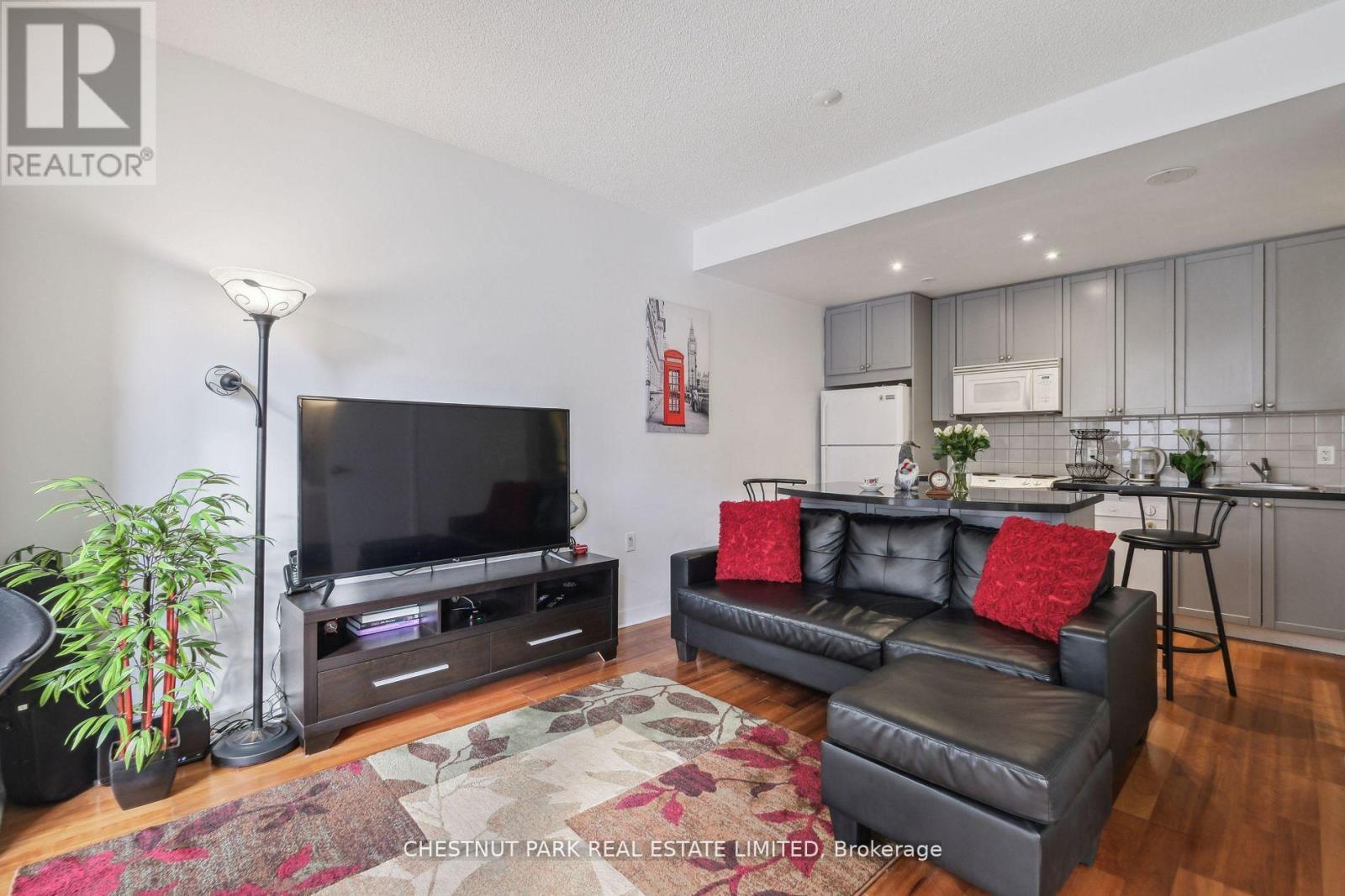 #1014 85 BLOOR STREET E - 6