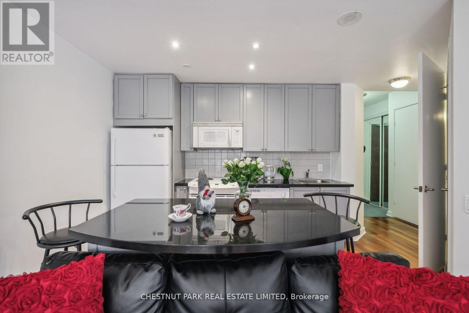 #1014 85 BLOOR STREET E - 8