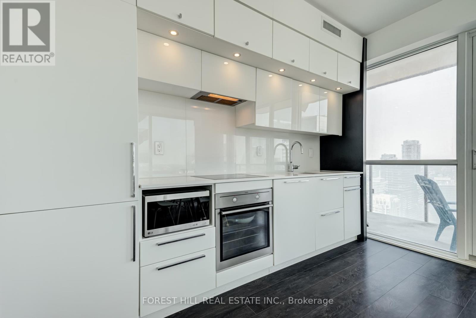 #4708 15 GRENVILLE STREET - 15