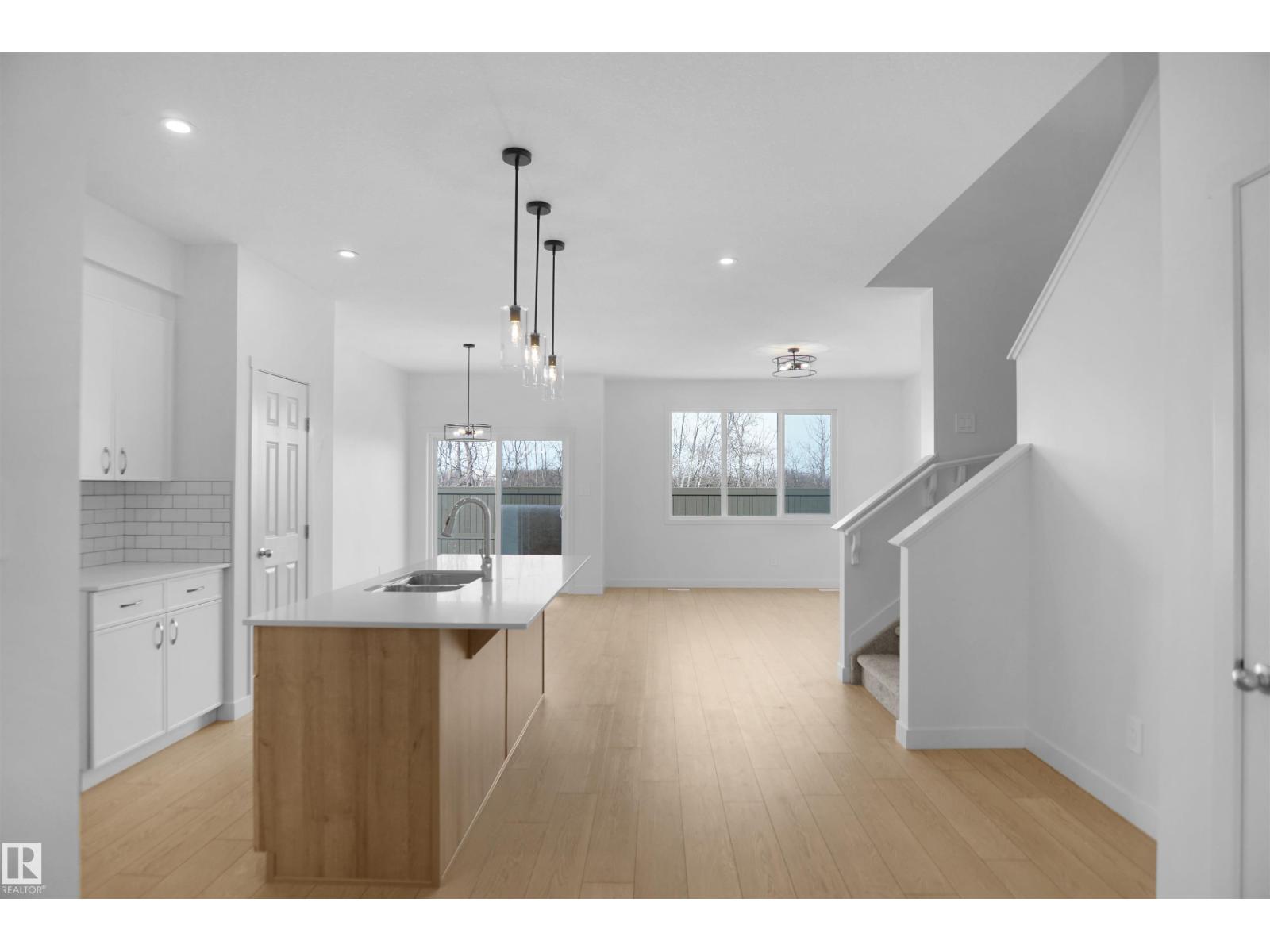 8504 183 AV NW - 10