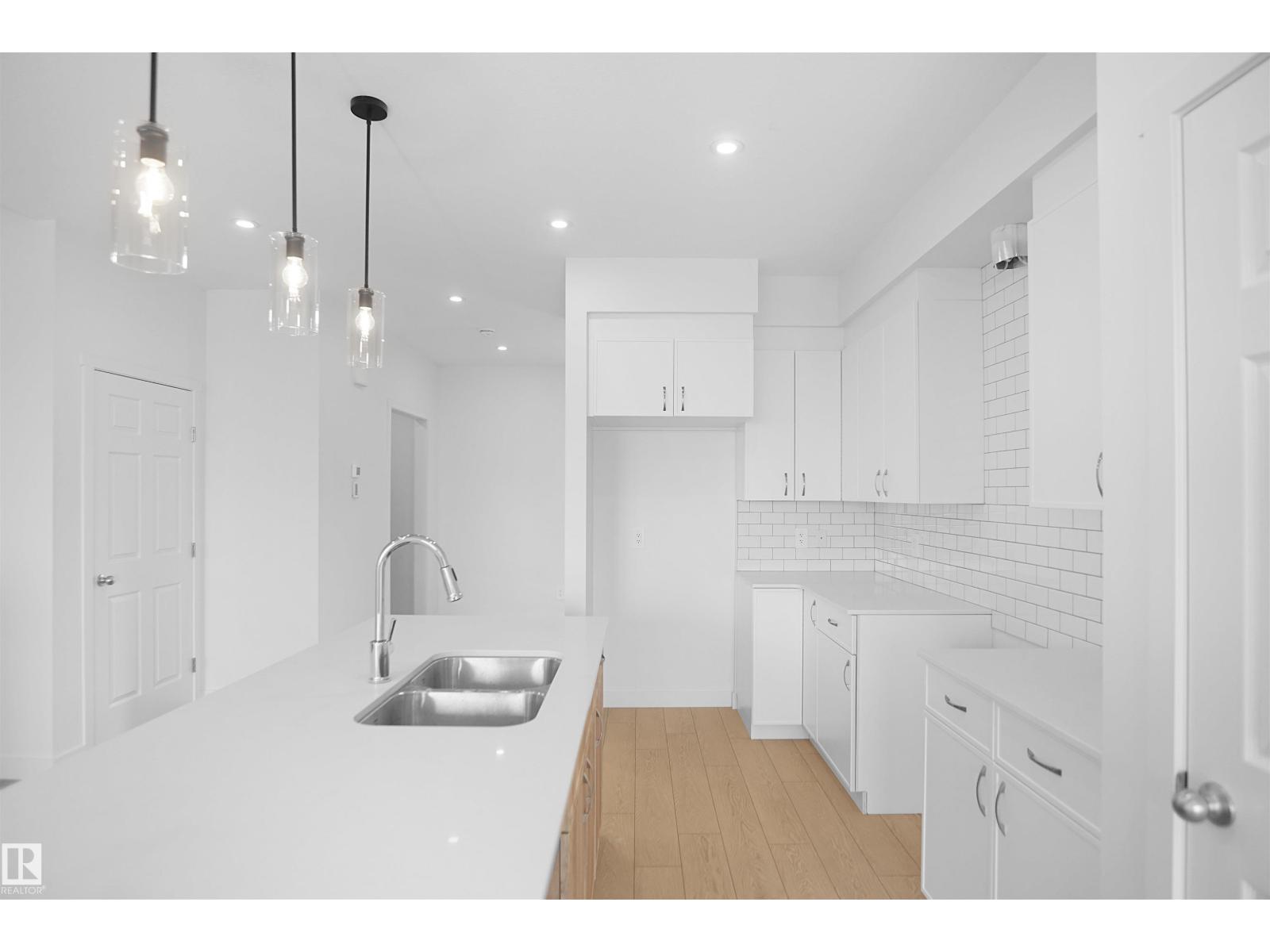 8504 183 AV NW - 14