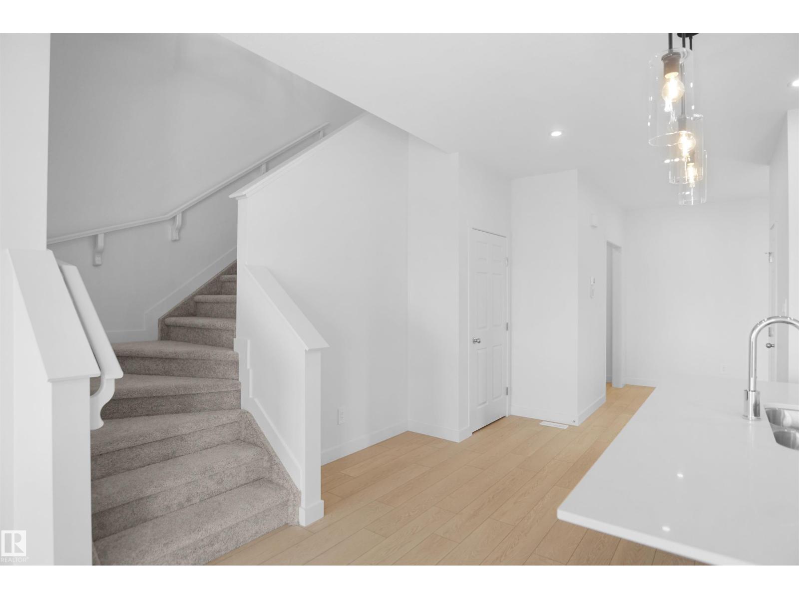 8504 183 AV NW - 3