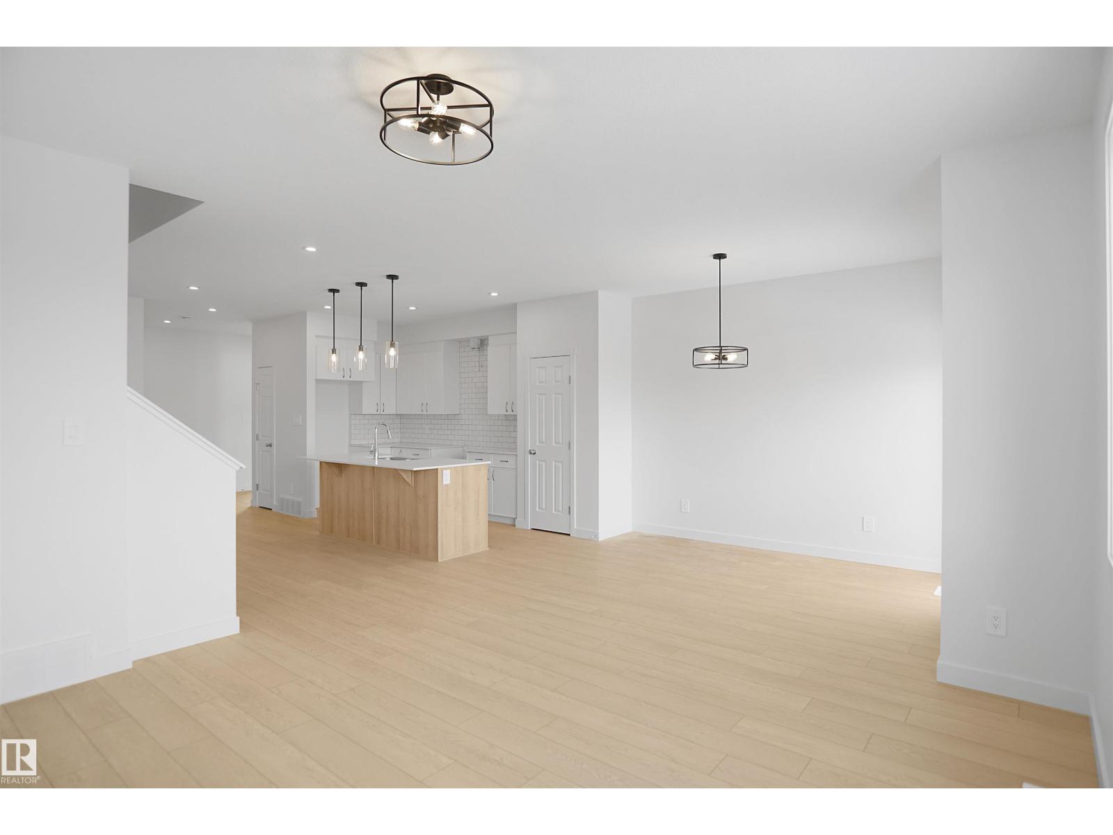 8504 183 AV NW - 6