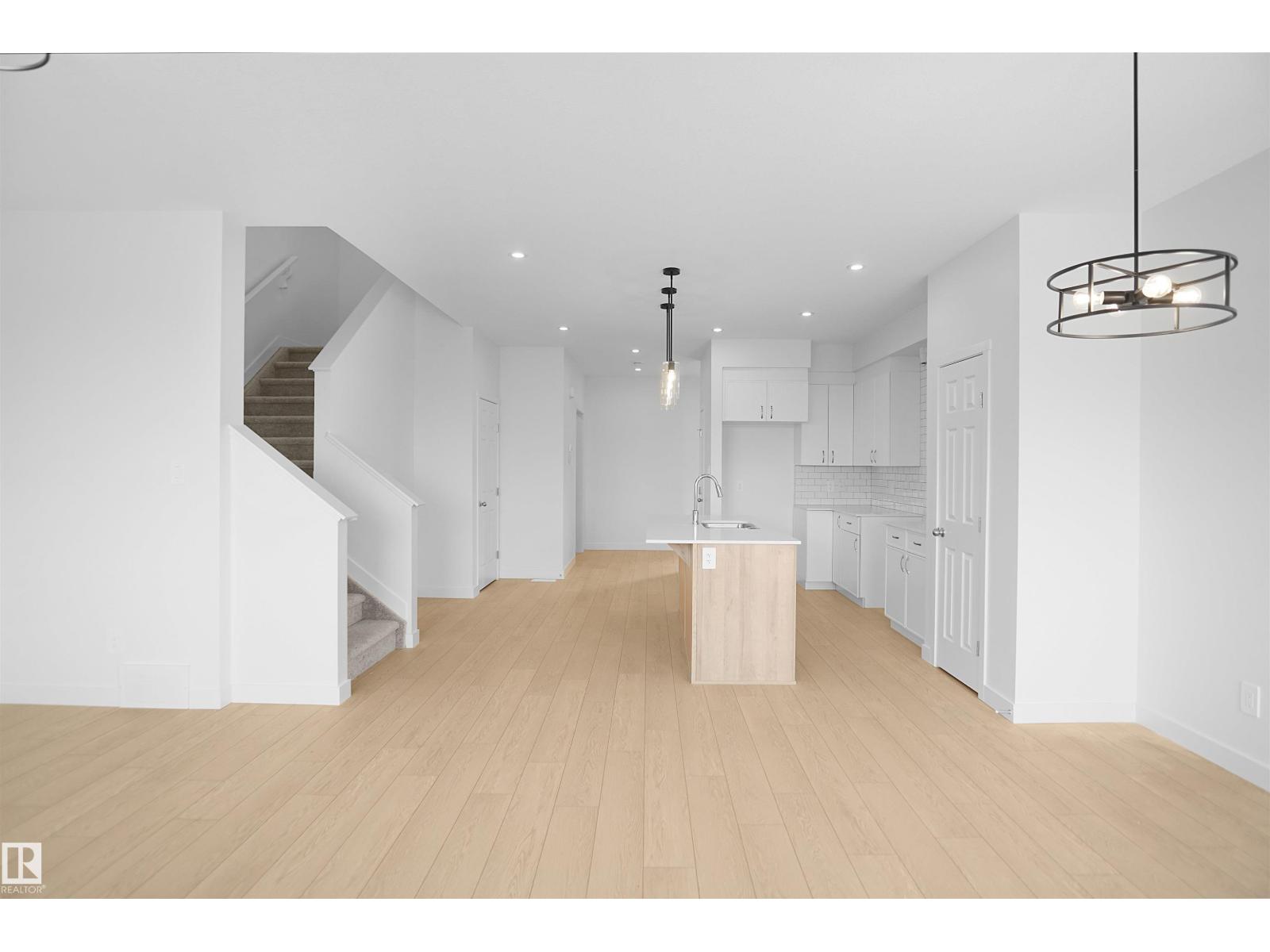 8504 183 AV NW - 7