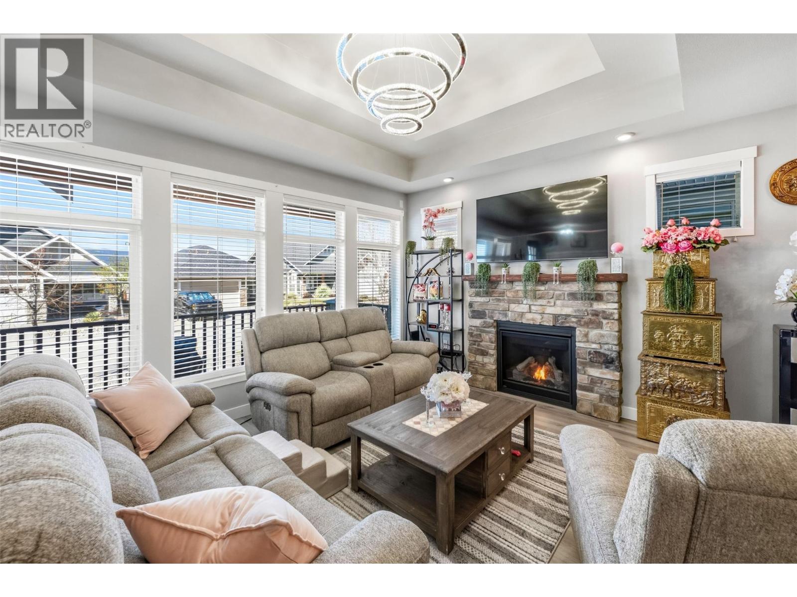 962 HOLDEN Road - 5