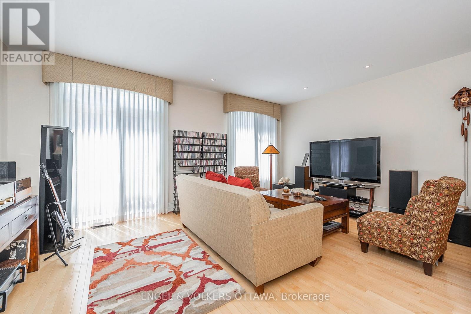 3 Bed, 3 Bath House for Sale in Ottawa – 210 WEST VILLAGE PRIVATE, Ottawa – MLS# X13532500 - Image 10