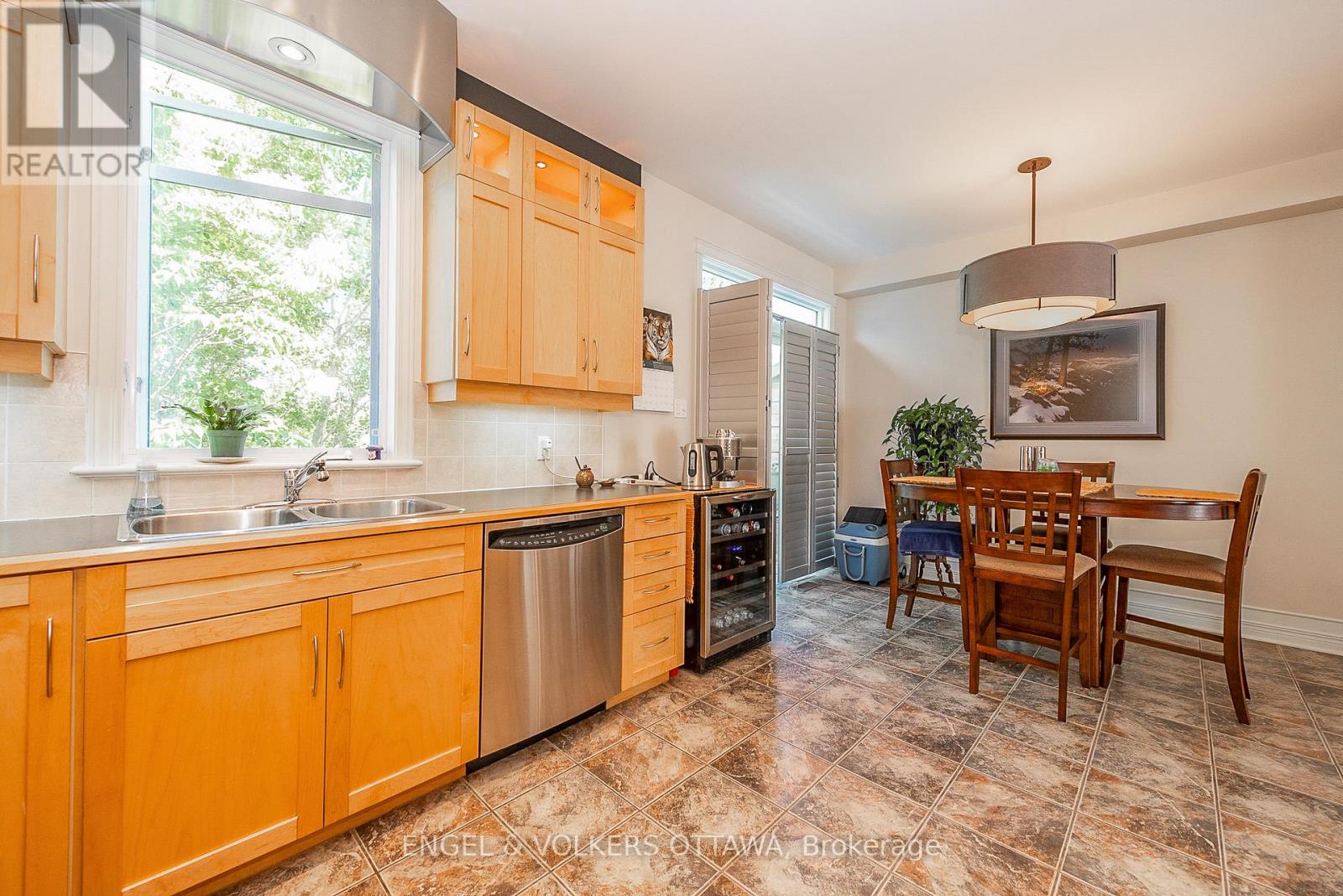 3 Bed, 3 Bath House for Sale in Ottawa – 210 WEST VILLAGE PRIVATE, Ottawa – MLS# X13532500 - Image 20
