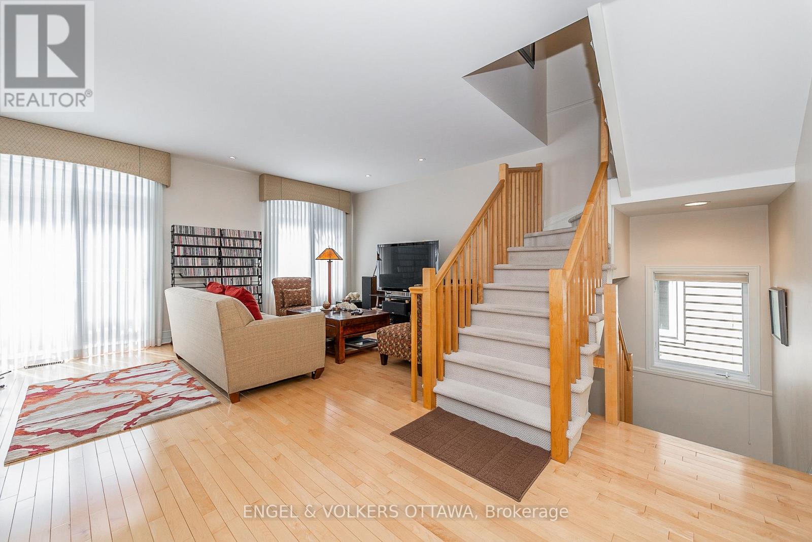 3 Bed, 3 Bath House for Sale in Ottawa – 210 WEST VILLAGE PRIVATE, Ottawa – MLS# X13532500 - Image 9