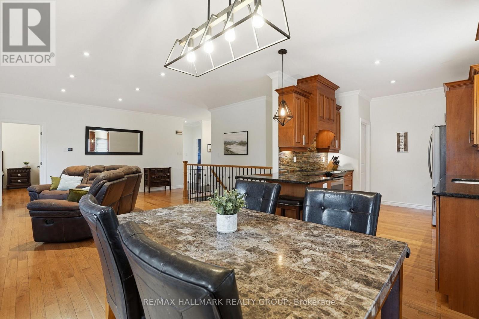 1028 LAVIOLETTE STREET - 10