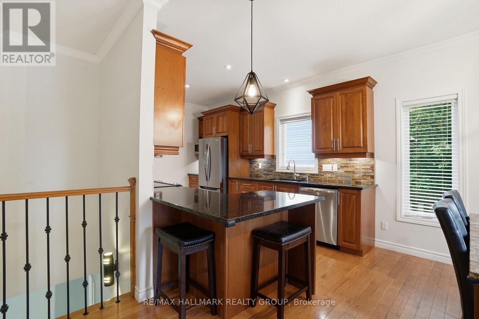 1028 LAVIOLETTE STREET - 11