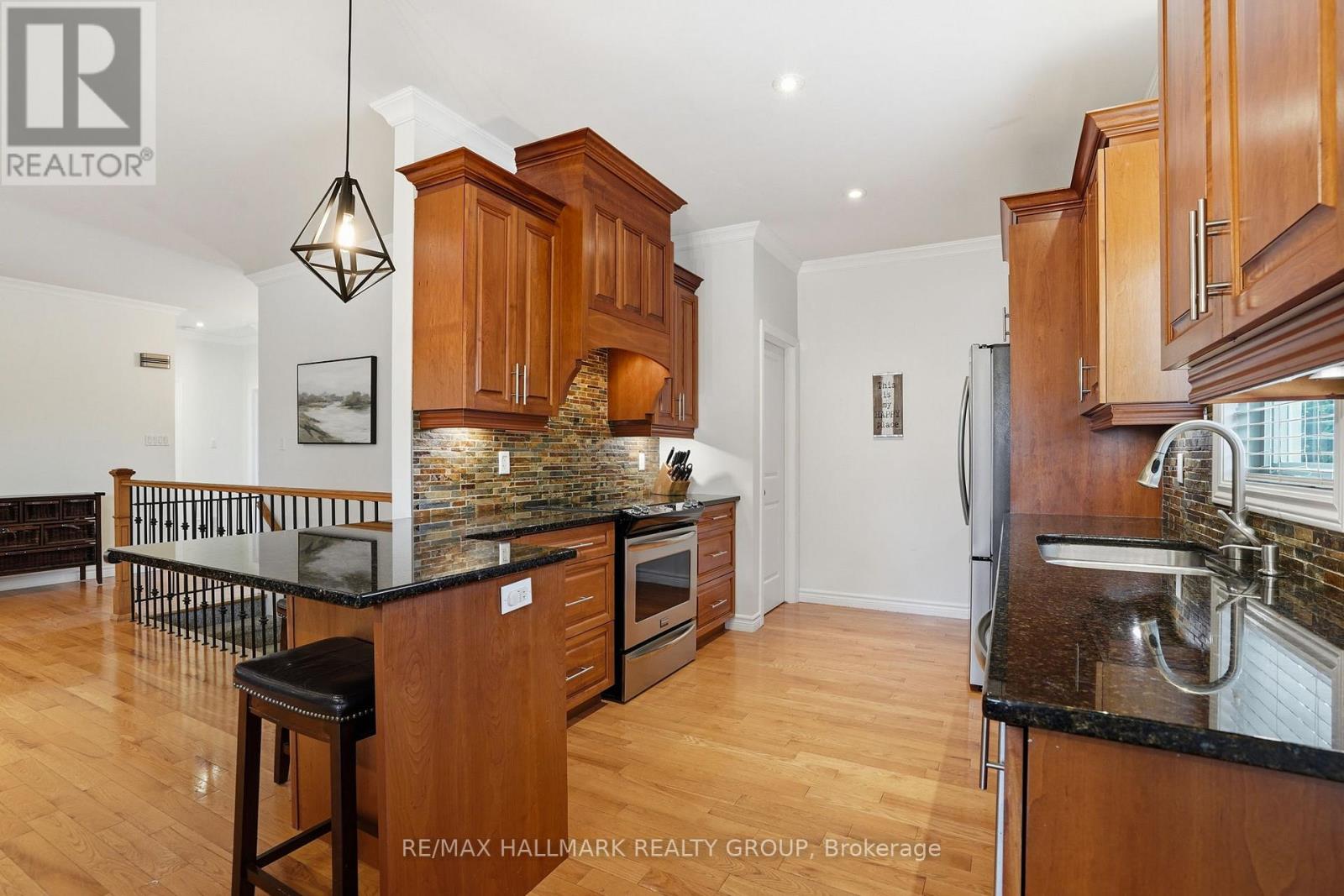 1028 LAVIOLETTE STREET - 12