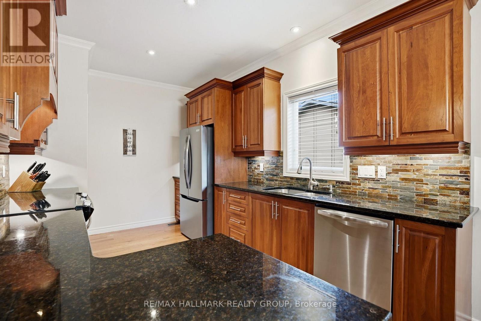 1028 LAVIOLETTE STREET - 13