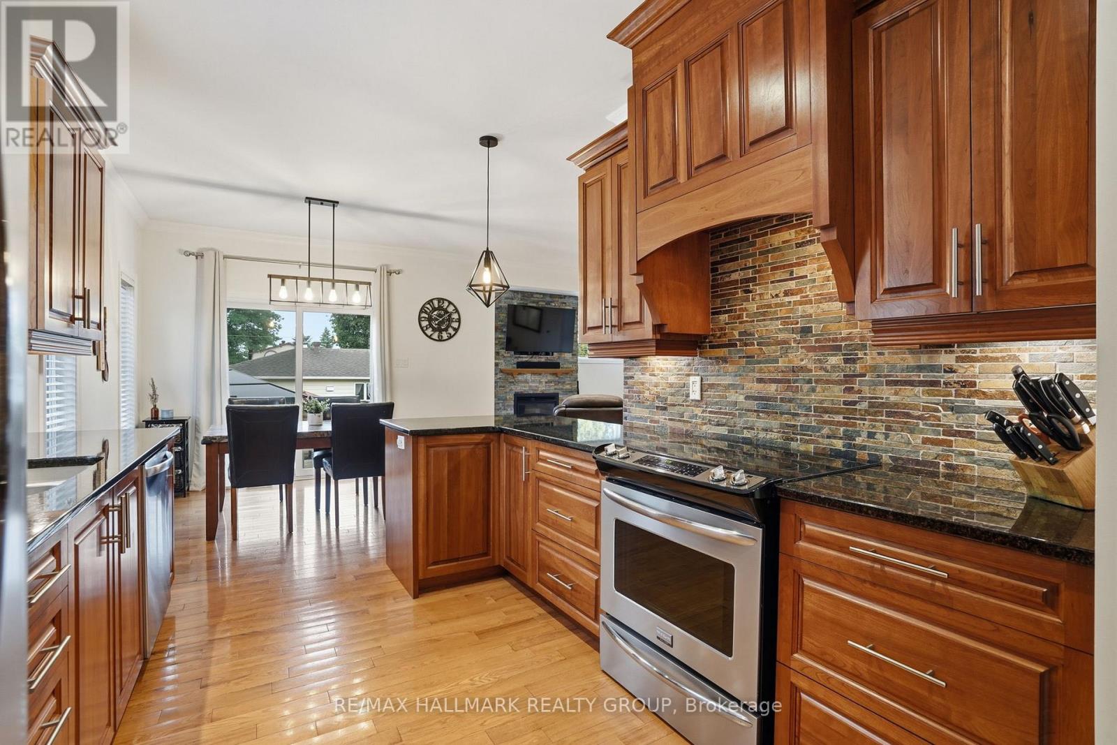 1028 LAVIOLETTE STREET - 14