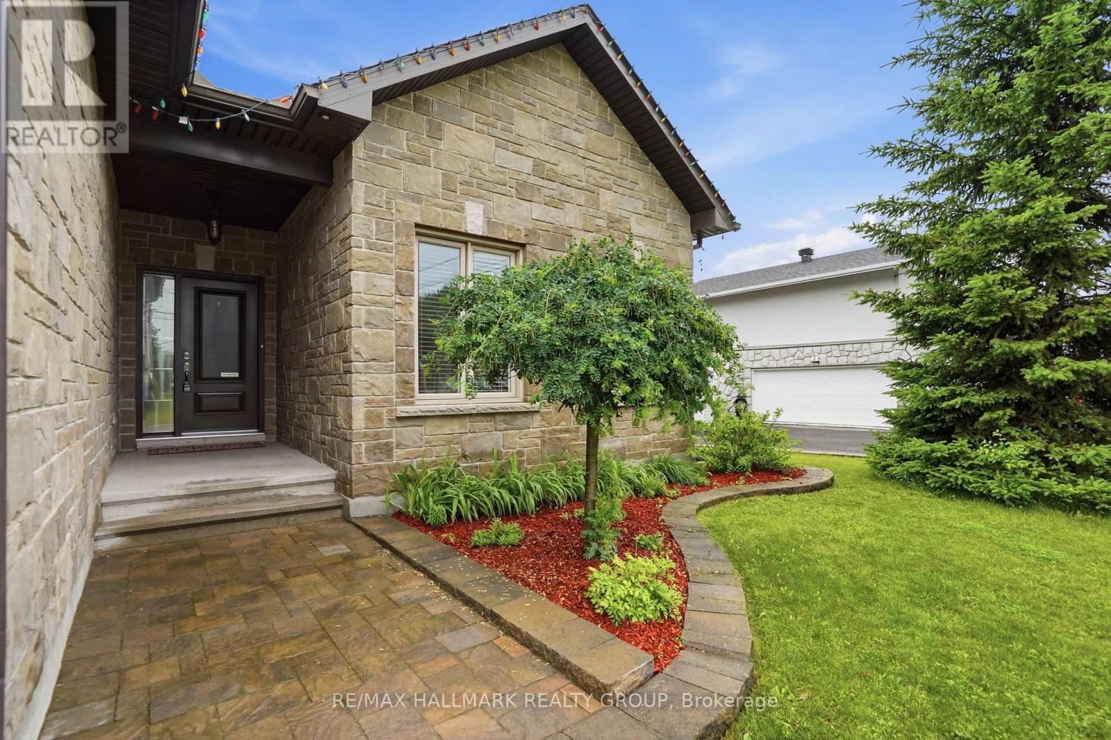 1028 LAVIOLETTE STREET - 2