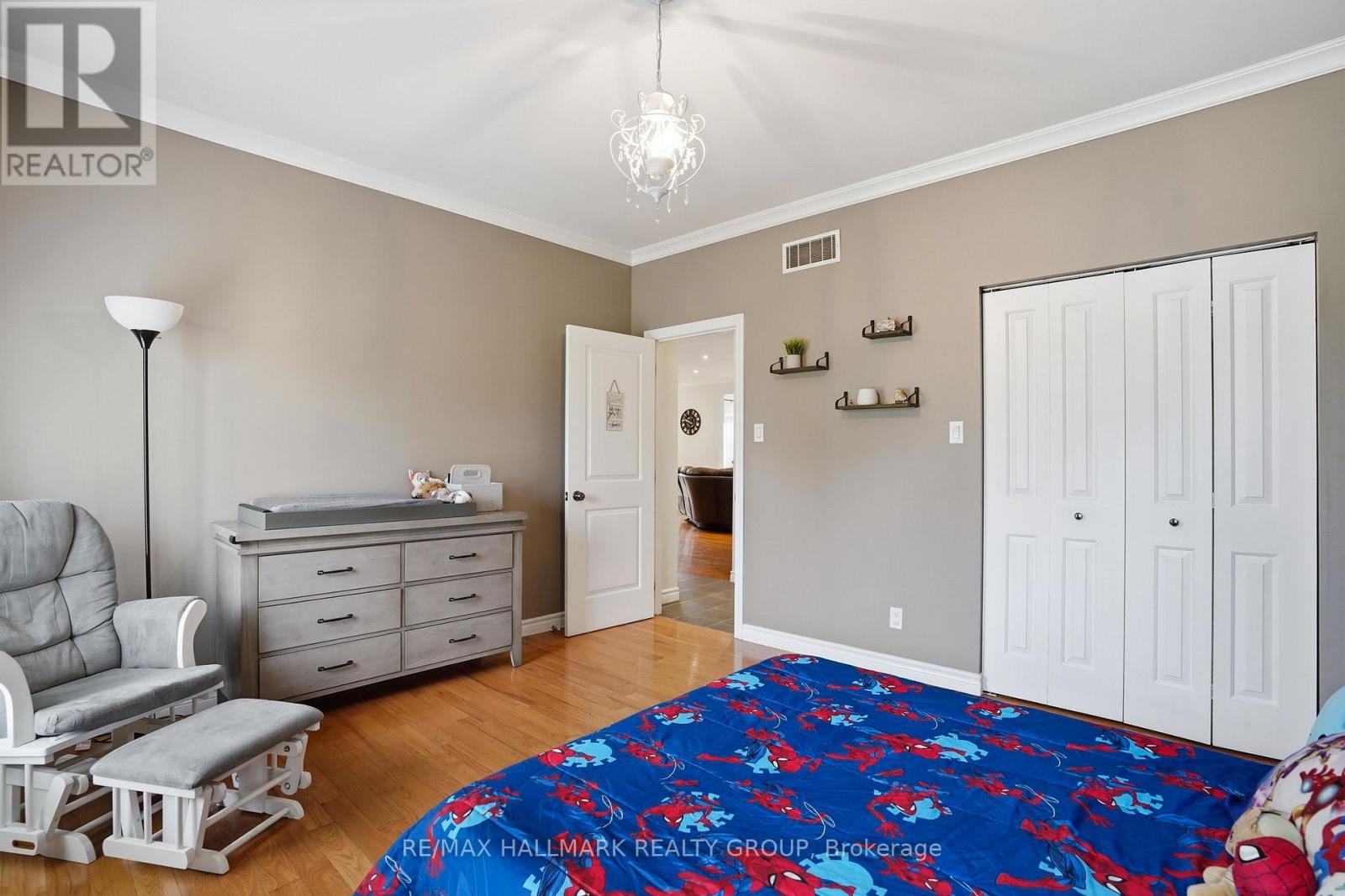 1028 LAVIOLETTE STREET - 21
