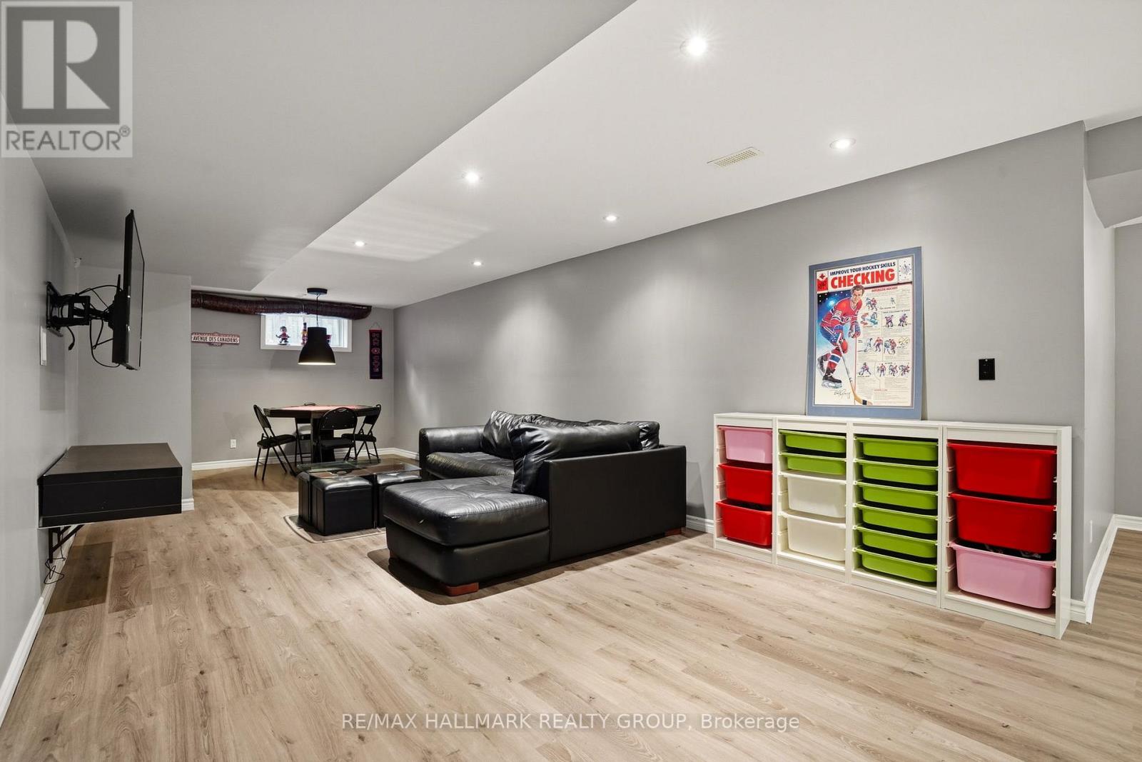 1028 LAVIOLETTE STREET - 27